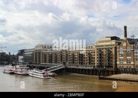 Historisches Gebäude Butler's Wharf am Südufer der Themse in London, England, Großbritannien Stockfoto