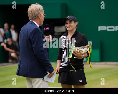 Ashleigh Barty aus Australien nach dem Sieg im Finale des Nature Valley Classic WTA Premier Tennisturniers 2019 Stockfoto