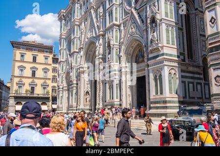 Florenz, Italien - 16. August 2019: Kathedrale Santa Maria Del Fiore auf der Piazza del Duomo in Florenz Stockfoto