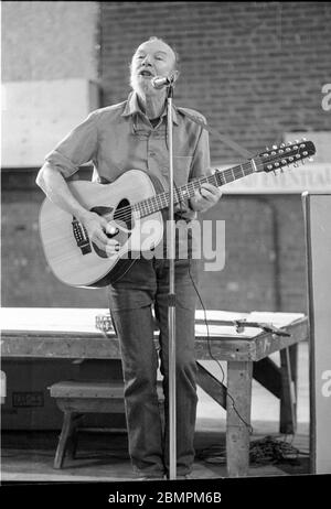 Folk-Sängerin Pete Seeger Auftritt in Beacon, NY am 15,1988. April. Foto von Francis Specker Stockfoto