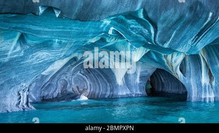 Die Marmorhöhlen (spanisch: Cuevas de Marmol), eine Reihe von natürlich geformten Höhlen im General Carrera See in Chile, Patagonien, Südamerika. Stockfoto