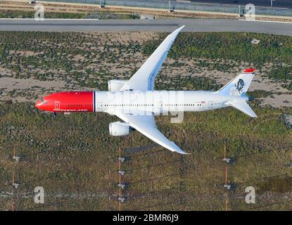 Norwegian Air Boeing 787 Dreamliner bei der Endanflug Los Angeles International Airport, USA. Luftaufnahme von 787-9 Flugzeugen, die als LN-LNO registriert sind. Stockfoto