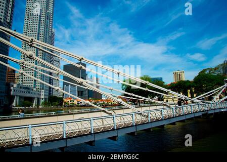 Cavenagh Bridge - Singapur-Stadt Stockfoto