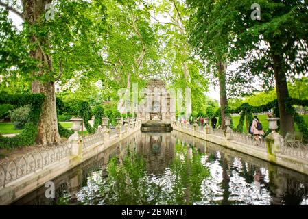 Paris. Frankreich - 17. Mai 2019: Medici-Brunnen im Jardin du Luxembourg. Paris. Frankreich. Stockfoto