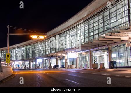 Geschlossener Eingang zu Toronto Pearson, Terminal 1 während der globalen Coronavirus (COVID-19) Pandemie Stockfoto