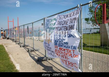 Constance, Deutschland. Mai 2020. Durch die Ausbreitung des Corona-Virus haben die Schweiz und Deutschland ihre Grenzen geschlossen. Konstanz, 9. Mai 2020 Quelle: dpa/Alamy Live News Stockfoto