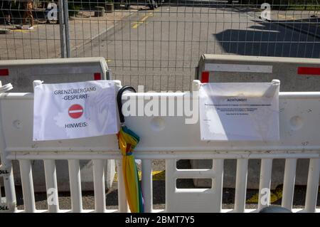 Constance, Deutschland. Mai 2020. Durch die Ausbreitung des Corona-Virus haben die Schweiz und Deutschland ihre Grenzen geschlossen. Konstanz, 9. Mai 2020 Quelle: dpa/Alamy Live News Stockfoto