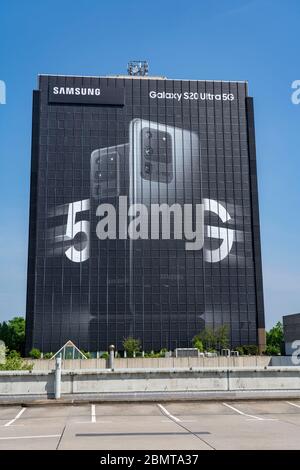 Großwerbung für das neue Samsung Galaxy S20 Ultra 5G Handy, an den Fassaden des ehemaligen Stinnes-Gebäudes am Rhein-Ruhr-Zentrum, ON Stockfoto