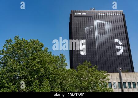 Großwerbung für das neue Samsung Galaxy S20 Ultra 5G Handy, an den Fassaden des ehemaligen Stinnes-Gebäudes am Rhein-Ruhr-Zentrum, ON Stockfoto