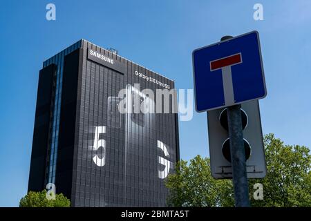 Großwerbung für das neue Samsung Galaxy S20 Ultra 5G Handy, an den Fassaden des ehemaligen Stinnes-Gebäudes am Rhein-Ruhr-Zentrum, ON Stockfoto