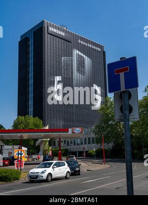 Großwerbung für das neue Samsung Galaxy S20 Ultra 5G Handy, an den Fassaden des ehemaligen Stinnes-Gebäudes am Rhein-Ruhr-Zentrum, ON Stockfoto