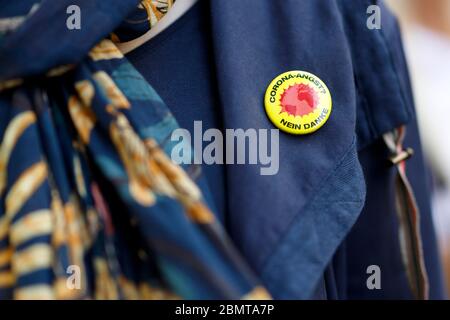 Köln, Deutschland. Mai 2020. Nicht registrierte Demo gegen Corona-Messungen auf dem Roncalliplatz. Köln, 9. Mai 2020 Quelle: dpa/Alamy Live News Stockfoto