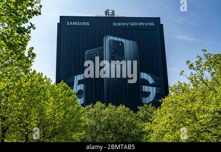 Großwerbung für das neue Samsung Galaxy S20 Ultra 5G Handy, an den Fassaden des ehemaligen Stinnes-Gebäudes am Rhein-Ruhr-Zentrum, ON Stockfoto