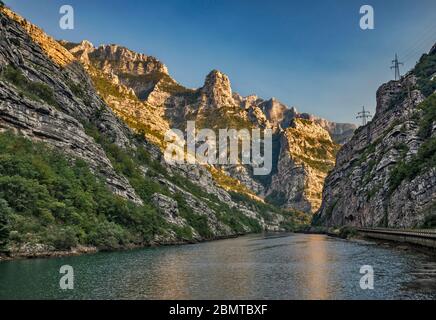 Prenj Massiv über Grabovica See, künstlicher See in Neretva River Canyon, Dinarischen Alpen, Herzegowina-Neretva Kanton, Bosnien und Herzegowina Stockfoto