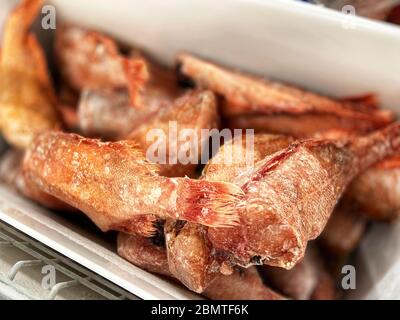 Fisch, Meeresfrüchte und Fisch Halbzeuge. Supermarkt. Handy-Foto Stockfoto