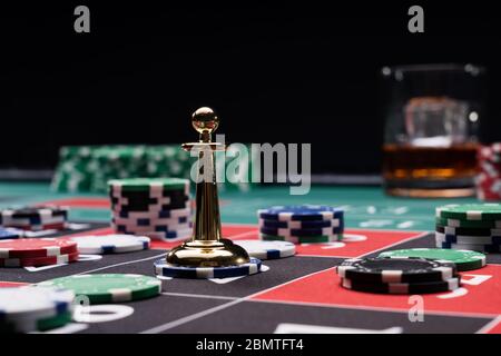 Roulette Dolly am Casino Spieltisch Stockfoto