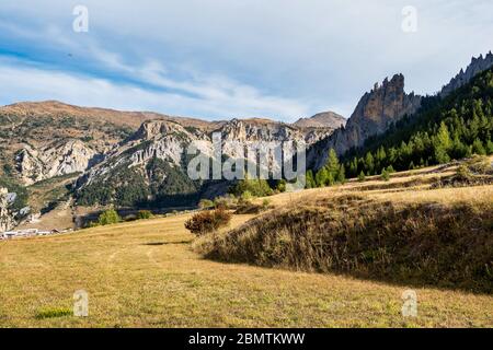 Alpenlandschaft der französischen alpen, Cervieres in den Provence-Alpes, Frankreich. Stockfoto