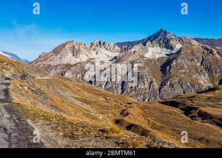 Le fornet Berge in der Nähe von Val dIsere, Frankreich - gefangen von Col de lIseran Straße. Stockfoto