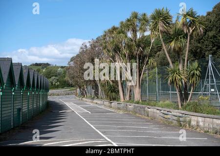 Swansea, Großbritannien. Mai 2020. Leerer Parkplatz in der Langland Bay in der Nähe von Swansea heute Morgen, da die devolved walisische Regierung weiterhin Menschen in Wales bittet, wegen der Coronavirus-Pandemie zu Hause zu bleiben. Kredit: Phil Rees/Alamy Live News Stockfoto