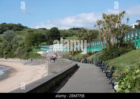 Swansea, Großbritannien. Mai 2020. Ruhiger Strand und Meer an der Langland Bay in der Nähe von Swansea heute Morgen, da die devolved walisische Regierung weiterhin Menschen in Wales bitten, zu Hause zu bleiben wegen der Coronavirus-Pandemie. Kredit: Phil Rees/Alamy Live News Stockfoto