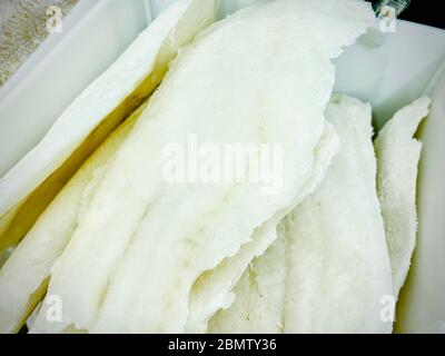 Fisch, Meeresfrüchte und Fisch Halbzeuge. Supermarkt. Handy-Foto Stockfoto