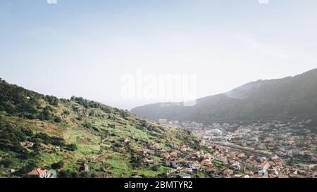 Blick auf ein Tal auf der Insel Madeira Stockfoto