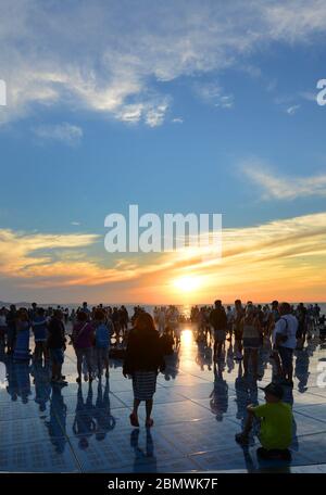 Die Solarlichtinstallation von Nikola Bašić an der Strandpromenade in Zadar, Kroatien. Stockfoto