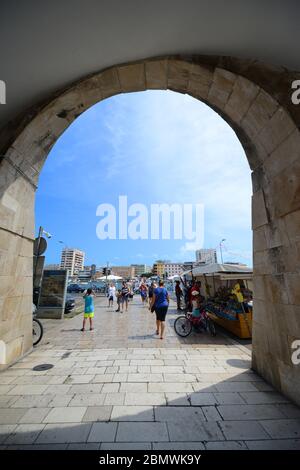 Das Brückentor zur Altstadt von Zadar, Kroatien. Stockfoto