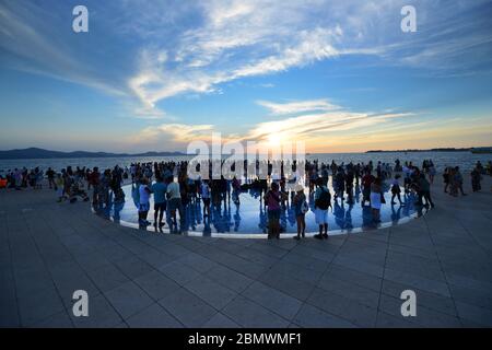 Die Solarlichtinstallation von Nikola Bašić an der Strandpromenade in Zadar, Kroatien. Stockfoto