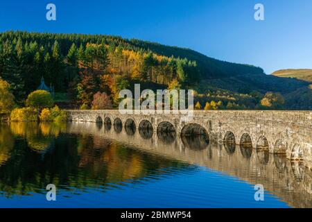 Carreg Ddu Viadukt und Stausee, Elan Valley, Powys, Wales, Großbritannien Stockfoto