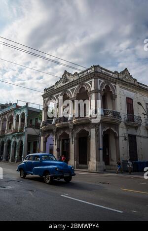 Schickes Gebäude aus dem frühen 20. Jahrhundert, Simon Bolivar Avenue, Havana Centro Bezirk, Havanna, Kuba Stockfoto