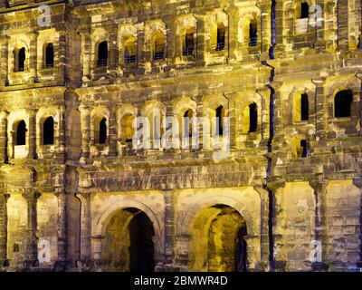 Porta Nigra, Dämmerung, Trier, UNESCO Welterbe, Rheinland-Pfalz, Deutschland Stockfoto