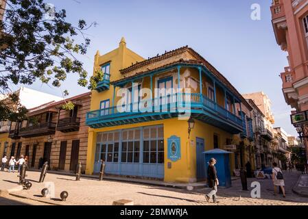 Calle Obispo oder die Bishop Street, eine beliebte Fußgängerzone im Zentrum der Altstadt, Havanna Vieja, Havanna, Kuba Stockfoto