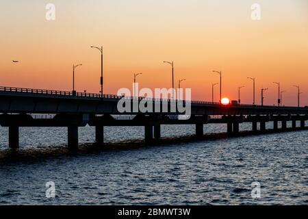 Incheon Great Bridge Landschaft. Incheon Great Bridge mit Sonnenuntergang. Incheon Great Bridge zum Flughafen Incheon. Wunderschöne Aussicht bei Nacht. Stockfoto