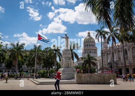 Jose Marti Denkmal am zentralen Platz Parque Central und das Kapitolgebäude im Hintergrund, Havanna, Kuba Stockfoto