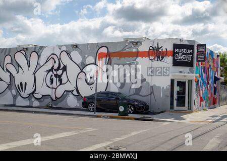 Das Museum of Graffiti im Wynwood-Viertel in Miami, Florida. Das Museum of Graffiti stellt Graffiti-Künstler aus, bildet sie aus und feiert sie. Stockfoto