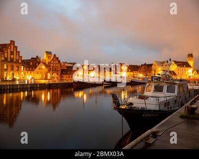 Alter Hafen bei Dämmerung, Wismar, UNESCO Welterbe, Mecklenburg-Vorpommern, Deutschland Stockfoto