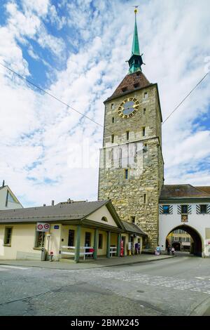 Beeindruckender Oberer Tor Turm in der Altstadt von Aarau, Kanton Aargau Schweiz. Stockfoto