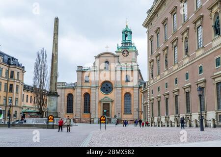 Storkyrkan, offiziell Sankt Nikolai kyrka genannt und informell Stockholms domkyrka genannt, ist die älteste Kirche in Gamla Stan, der Altstadt in Zentrum Stockfoto