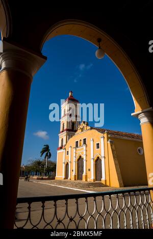 Fassade der Kirche des Heiligen Johannes des Täufers, erbaut im 16. Jahrhundert und im 18. Jahrhundert im Barockstil renoviert, Remedios, Kuba Stockfoto