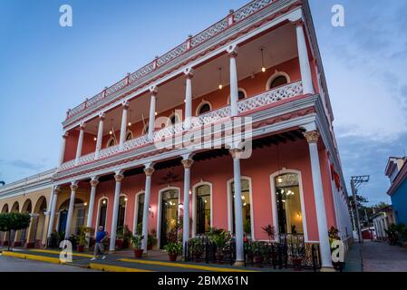 Hotel Camino del Príncipe aus der Kolonialzeit am zentralen Platz in Remedios, Kuba Stockfoto