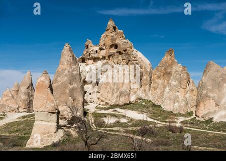 Spektakuläre Karstlandform mit Kalksteinen im Goreme von Nevsehir, Kappadokien, Türkei. Stockfoto