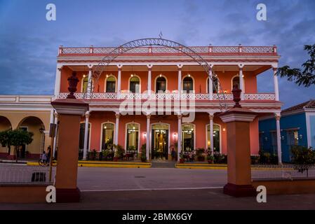 Hotel Camino del Príncipe aus der Kolonialzeit am zentralen Platz in Remedios, Kuba Stockfoto