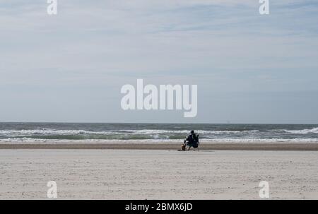 Eine Person am Strand, Avalon, New Jersey Stockfoto