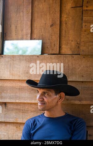 Lokaler Mann mit Cowboy-Hut, Vinales, Kuba Stockfoto