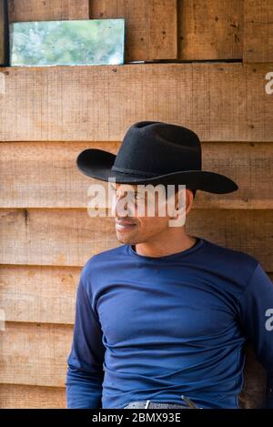 Lokaler Mann mit Cowboy-Hut, Vinales, Kuba Stockfoto