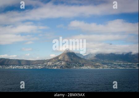 Panoramafotos von Kapstadt, Western Cape Province, Südafrika, einer der schönsten Städte der Welt, von Table Bay, Atlantischer Ozean. Stockfoto