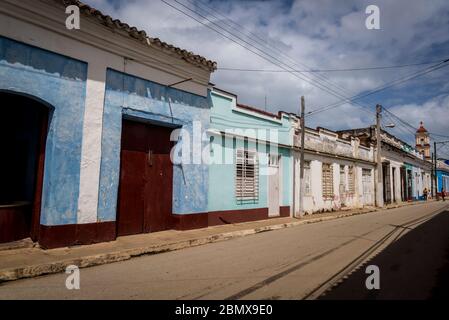 Straße mit gut erhaltenen kolonialen Architektur in der Stadt Remedios, Kuba Stockfoto