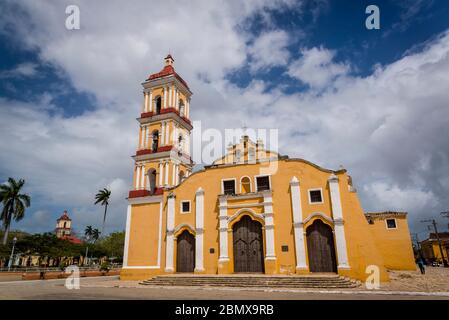 Fassade der Kirche des Heiligen Johannes des Täufers, erbaut im 16. Jahrhundert und im 18. Jahrhundert im Barockstil renoviert, Remedios, Kuba Stockfoto