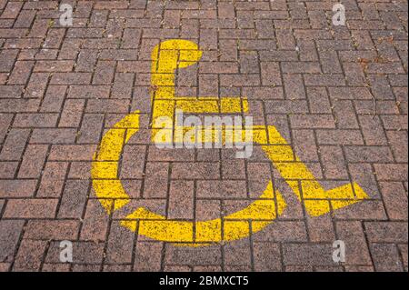 Bemalter Behindertenparkplatz Stockfoto